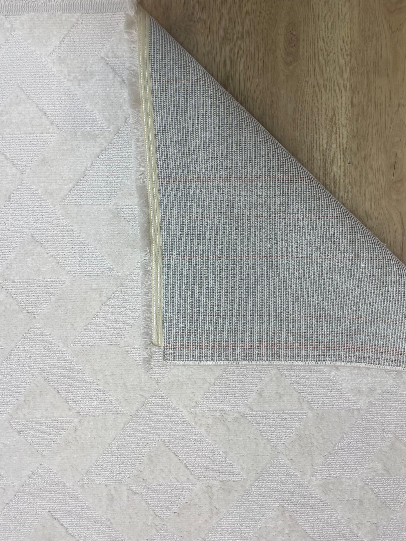 TRENDO 004 BEYAZ ÜÇGEN DESENLİ DEKORATİF HALI✂️