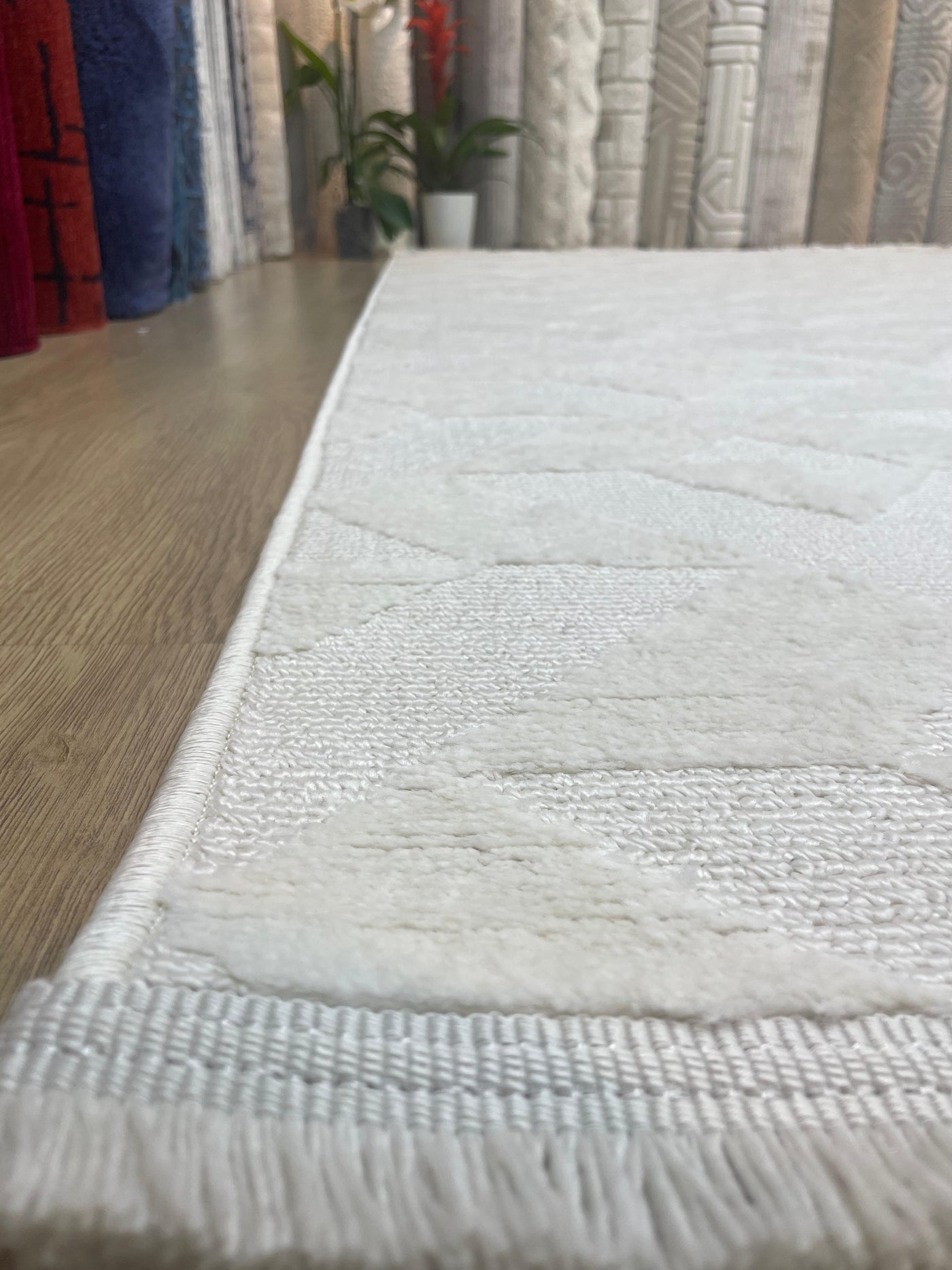 TRENDO 004 BEYAZ ÜÇGEN DESENLİ DEKORATİF HALI✂️