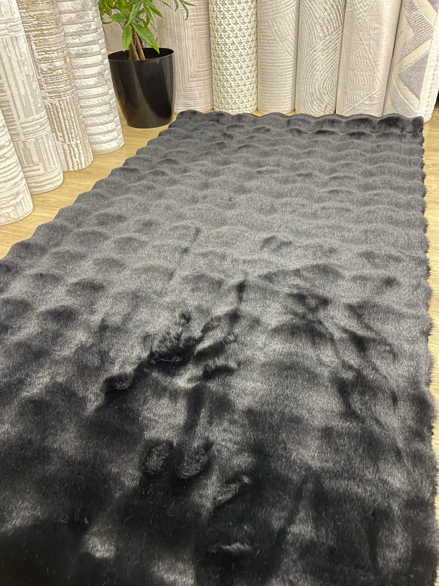 Siyah Bubble Tavşan Serisi Peluş Halı