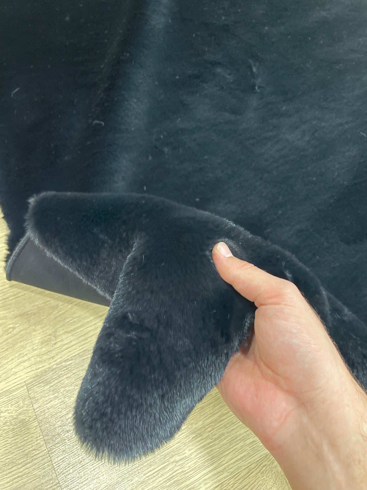 Rugland Puffy Yumuşak Dokulu Tavşan Postu Siyah