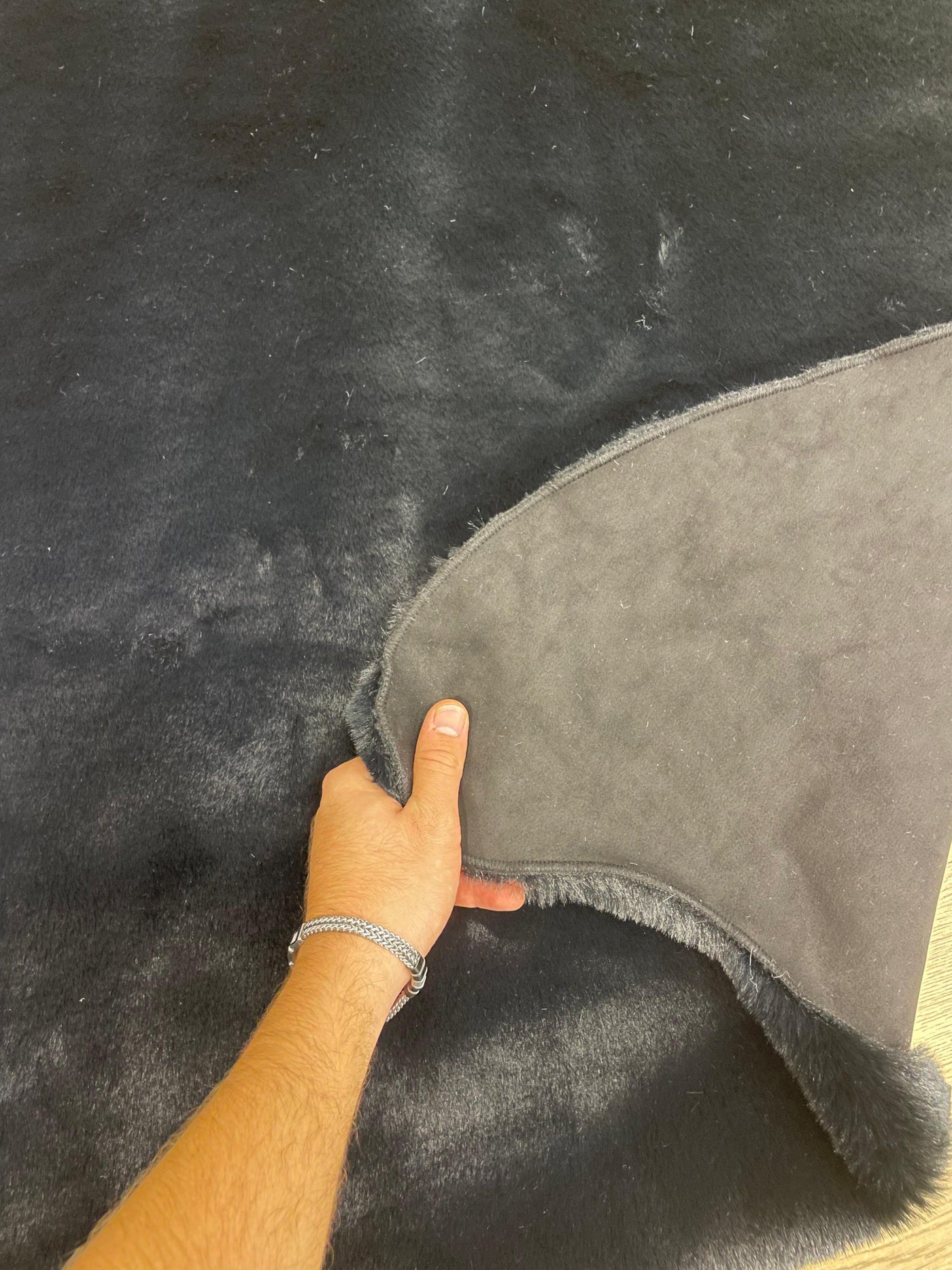 Rugland Puffy Yumuşak Dokulu Tavşan Postu Siyah